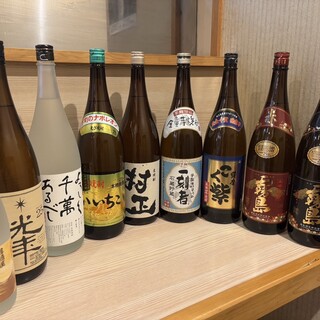 多種多様なドリンクで、お話に花を咲かせながらほろ酔い気分…。
