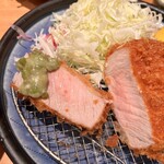 とんかつ檍 銀座8丁目店 - 食べ差しでみっともないけれど、茎わさびを塗って