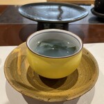 鮨 白兎 - アサリの出汁に岩手産ワカメ