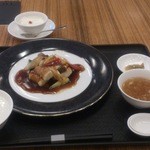 中国料理 桜華樓 - 鰈の唐揚黒酢香味野菜あんかけ。