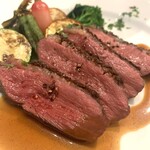 Farm to Me Restaurant - 鴨胸肉のスパイシーロースト オレンジと赤ワインのソース