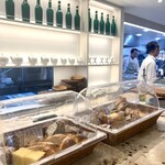 Farm to Me Restaurant - パン