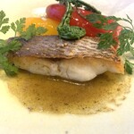 Farm to Me Restaurant - 能登より真鯛のポワレ 焦がしバターとケッパーのソース