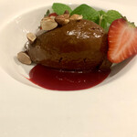 Farm to Me Restaurant - アーキバス香るムースオショコラ 木苺のソース