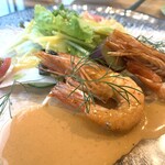 Farm to Me Restaurant - 農家さんより本日のサラダと天使のエビのソテー