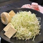 あぐー豚しゃぶしゃぶ専門店 オーシャンBoo！ - 山盛りキャベツ