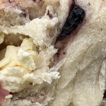 下田流 - ベリークリームチーズベーグル　　断面アップ