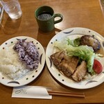 洋風厨房 ソーシエ - 阿部鶏のジャポソース&ハンバーグ　1100円