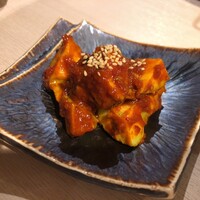 牛刺しと焼肉 仔虎 クリスロード店 - アボカド生キムチ