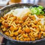 ヨコクラうどん - なめこおろしぶっかけ