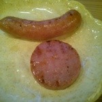 とんかつ いわい - サービスのハムとソーセージ