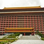 圓山大飯店 - 台北市のランドマークの一つともいえる１４階立ての宮殿式建物のホテルです。 