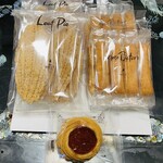 洋菓子舗ウエスト - 料理写真:今回購入の3点♫ 「リーフパイ」「チーズバトン」1つずつはお袋に献上笑