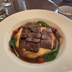 ムグニ - 黒毛和牛のせオムライス2250円