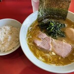 たま家 - 朝ラーセット 950円　小ライス付き　味玉100円追加