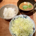 とんかつ乃ぐち - キャベツ 赤みそ豚汁 白ごはん