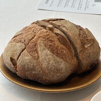 ワインラウンジ＆レストラン セパージュ 名古屋店 - 大きなパン