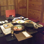 Yutoriro An - 夕食：個室的な場所で広々ゆったりと頂けます