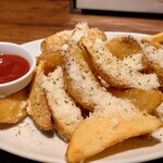 世田谷テーブル - チーズonフライドポテト 968円