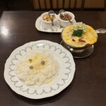 トマト - 和牛ビーフジャワカレーに季節の野菜とチーズトッピング