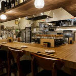 酒場ムギワラ - カウンター