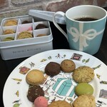 パティスリー・サダハルアオキ・パリ - コーヒーと共に