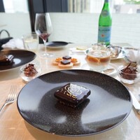 ベージュ アラン・デュカス 東京 - 