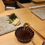 鮨 梵 - ガリと海ぶどうが食べ放題(笑)。海ぶどうを自家製カボス酢で頂く。
      
      