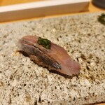 鮨 梵 - 愛知県のアジ。パンチの効いた先程の当たり葱(ネギショウガおろし)添え。旨味が爆発！！