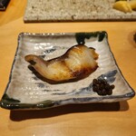 鮨 梵 - 西京味噌の銀ダラ。
      有馬産の山椒添え。これだけで酒が飲める(笑)