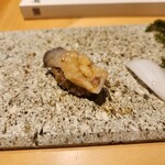 鮨 梵 - 北海道産
      活ホッキ貝
      斬られてもまだ生きてたくらい新鮮！