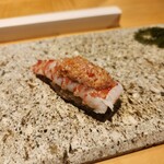 鮨 梵 - 車海老、うっすら火入れされており、頭の味噌をたたいたものが添えてある。食感、甘さ絶妙。