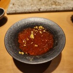 鮨 梵 - 後半戦。
      
      筋子をイクラにしてくれた
      金粉がけのイクラ丼