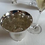 トゥールダルジャン - ガス入りのお水も美味しそうに見えます