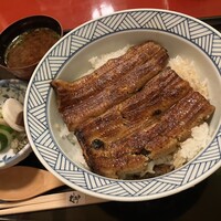 うなぎ割烹 大江戸 - 中入れ丼／5,720円
                    赤だし／440円