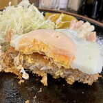 食事処 かずき - 目玉焼き1/2 130円、メンチカツ1/2 280円