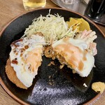 食事処 かずき - 目玉焼き1/2 130円、メンチカツ1/2 280円