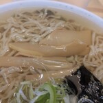 多良福 - メンマ、ネギ、ノリ、チャーシューのトッピング