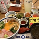 築地食堂 源ちゃん - 小鉢いっぱい。