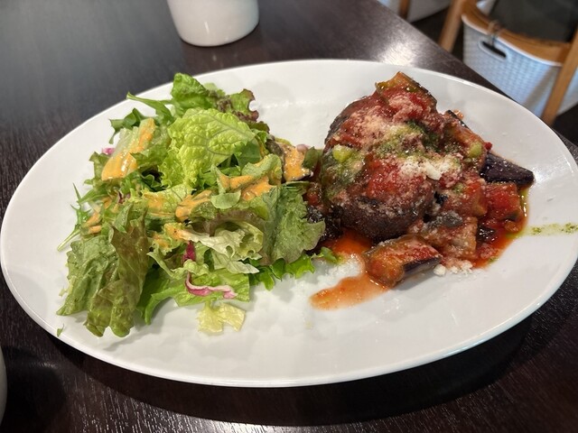 THE CALENDAR Hon Ten photo 5