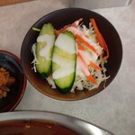 カレー男 - サラダ付