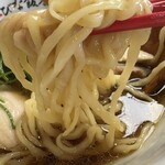 ゑびな飯店 - 手揉み麺はモチモチでスープの絡みが抜群