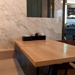 中華美食 トミーズキッチン - ソファー席もある