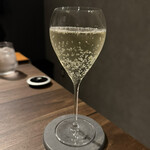 灯 - スパークリングワインの白