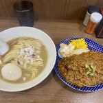 ヌードル＆スパイスカレー 今日の1番 - 朝限定セット ¥1,000-(税込)