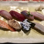 わかし - 料理写真:ランチ握り¥950- 左上から時計回りでイサキ、赤身、アジ、ヒラマサ、コチ、釜揚げしらす、水蛸、エビ