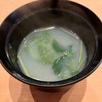 すしやのたい悟 - 貝出汁のお椀さんでーす。①