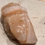 すしやのたい悟 - 帆立貝さんでーす。