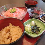 由志園　紅葉 - 牡丹うどん