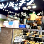 肉はナカノ - お肉屋さんから左に90度折れるとこんどはお惣菜屋さん。 おもしれー。